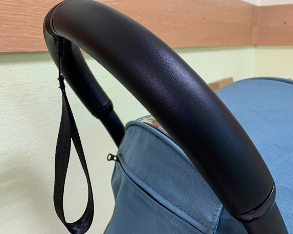 1. Ручка из экокожи и лямка.