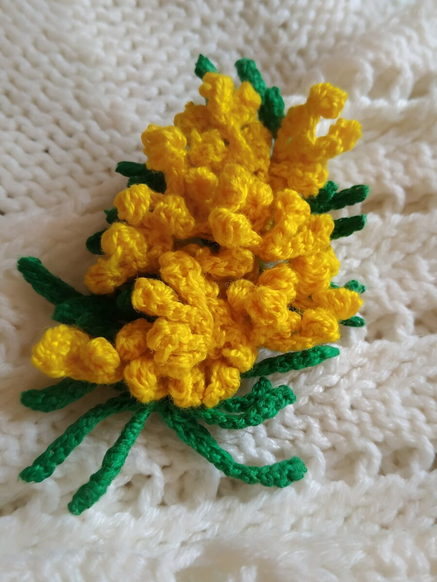 Брошь букет мимозы