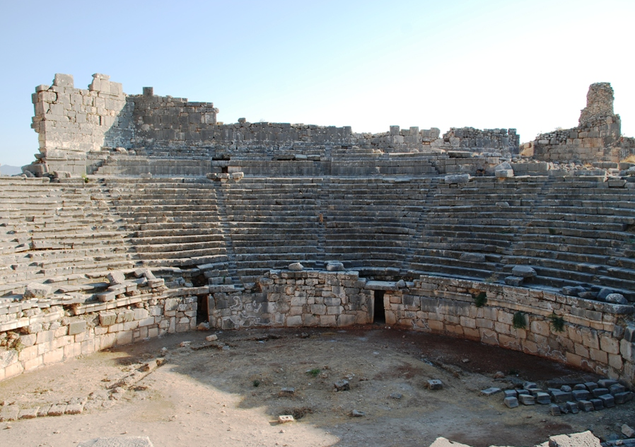 Руины древнегреческого театра в Ксанфе.