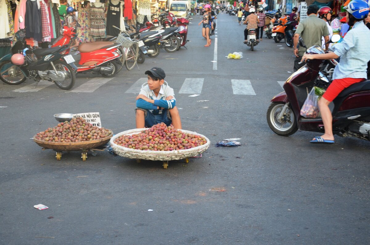 Не трамвай, объедешь.