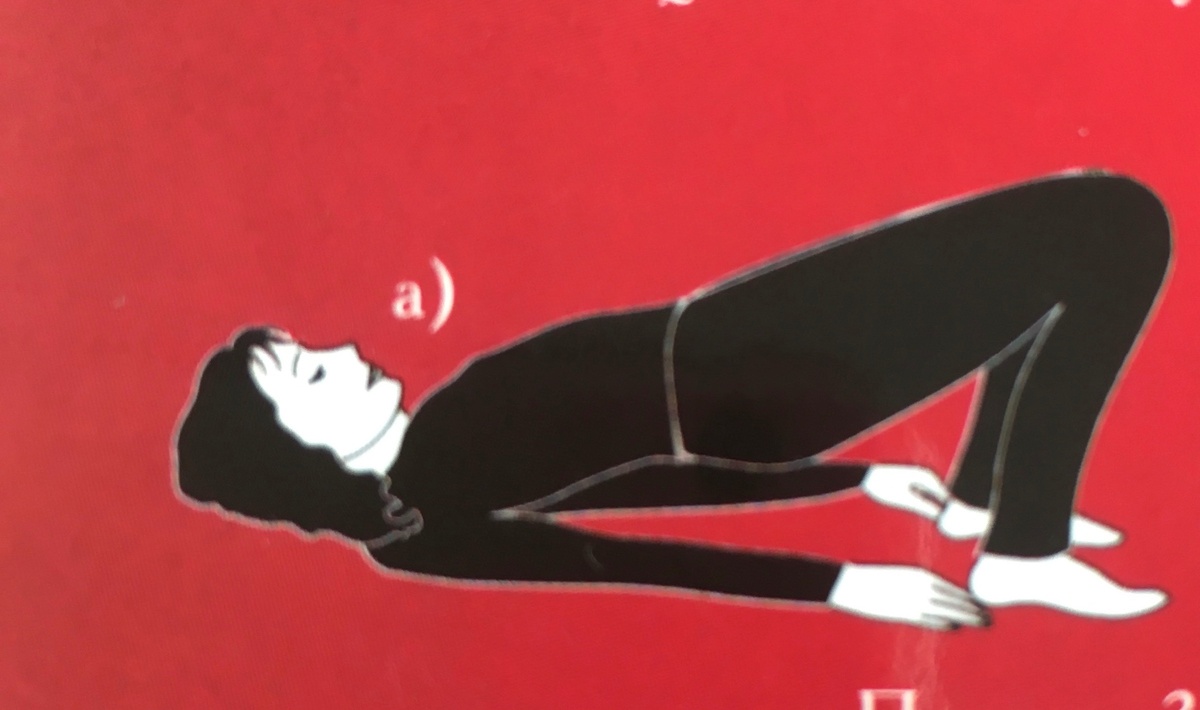 Пятки ставим на кулаки