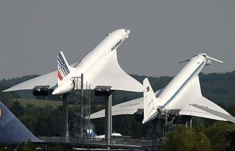 Два легендарных сверхзвуковых пассажирских самолета Concorde и Ту-144 в музее немецкого Зинсхайма. Фото с просторов интернета
