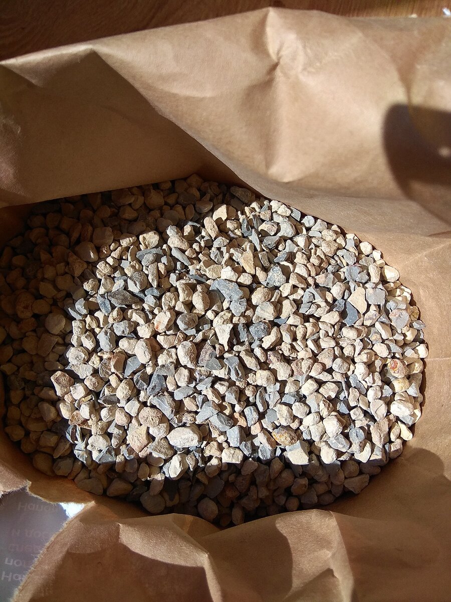 Хорошо знакомые серые камешки