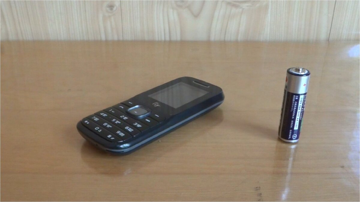 Хочу зарядить от батарейки одной 