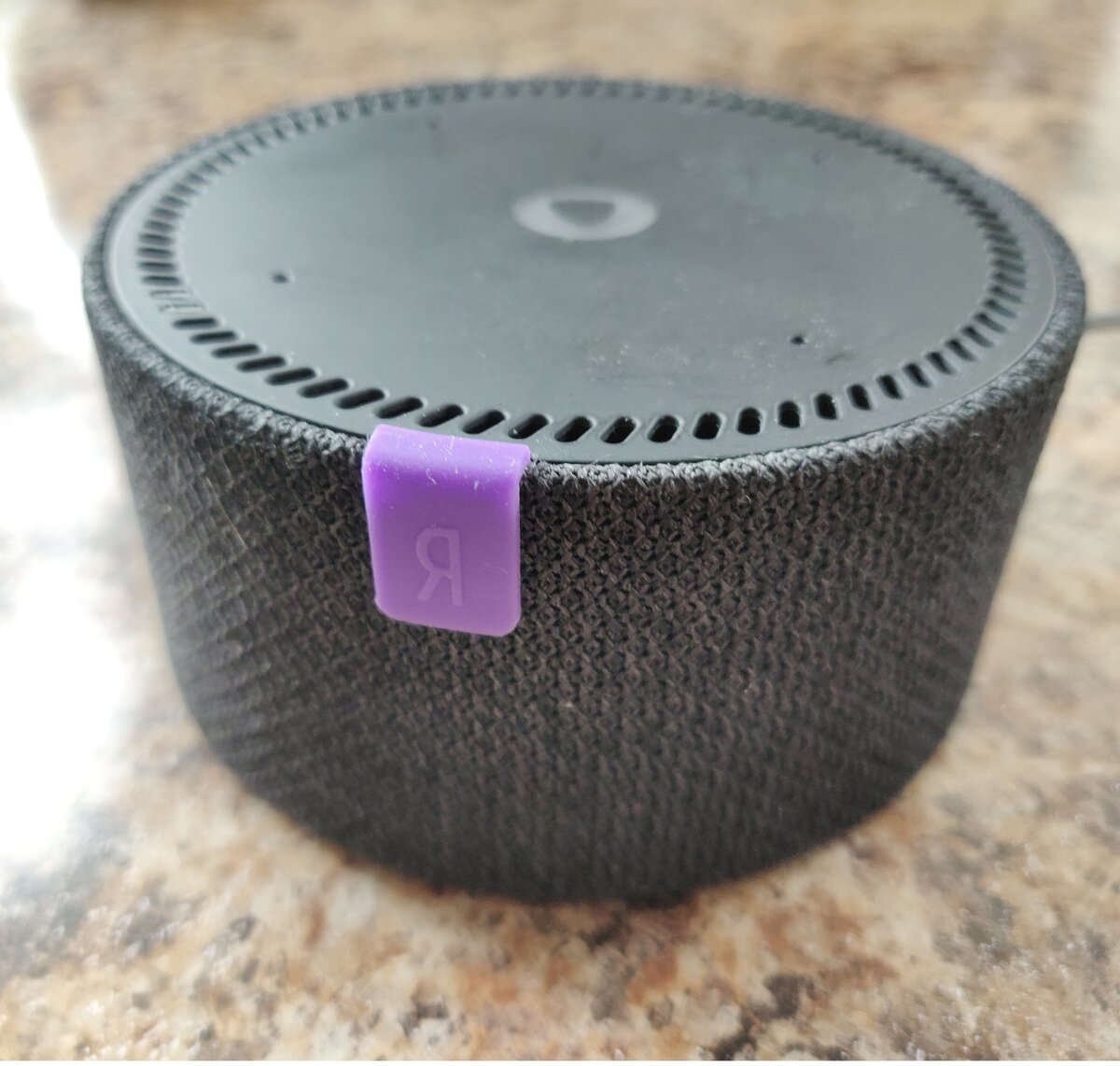 Доброе время суток дорогие читатели моей статьи. Сегодня я вам расскажу о Яндекс колонка мини, что она умеет а так же плюсы и ее минусы.  Начну с того что колонка у меня уже около 5 месяцев и я ее не забросил в далекий угол. В первое время не отлипал от нее долгое время. Пользуюсь постоянно, слушаю музыку, спрашиваю погоду, новости, игры, будильник.  Общение с ней всегда забавное, иногда складывается впечатление что она живая.  Хорошо подходит как для взрослых так и для детей. Если вы хотите приобрести ее для ребенка то берите и не задумывайтесь. С ней ему  всегда будет весело и интересно,  ответит на все интересующие его вопросы. Цена ее около 4500 рублей. 
