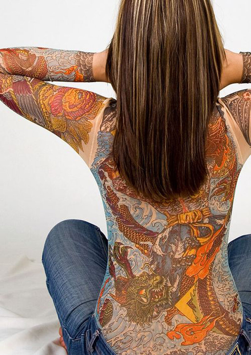 *гольф с имитацией татуировки*