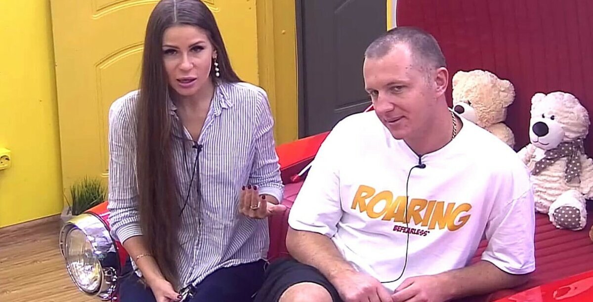 Анастасия Голд выплакала признание в любви на Лобном месте и услышала заветные слова, которые снились ей по ночам. Яббаров сделал предложение Голд пойти в ЗАГС. Идея принадлежала Алене Савкиной, а Ксения Бородина в вечернем эфире надавила на Яббу и вынудила его пригласить Настю подать заявление. Так как сейчас карантин, то "шансонье" согласился оформить документы через интернет.