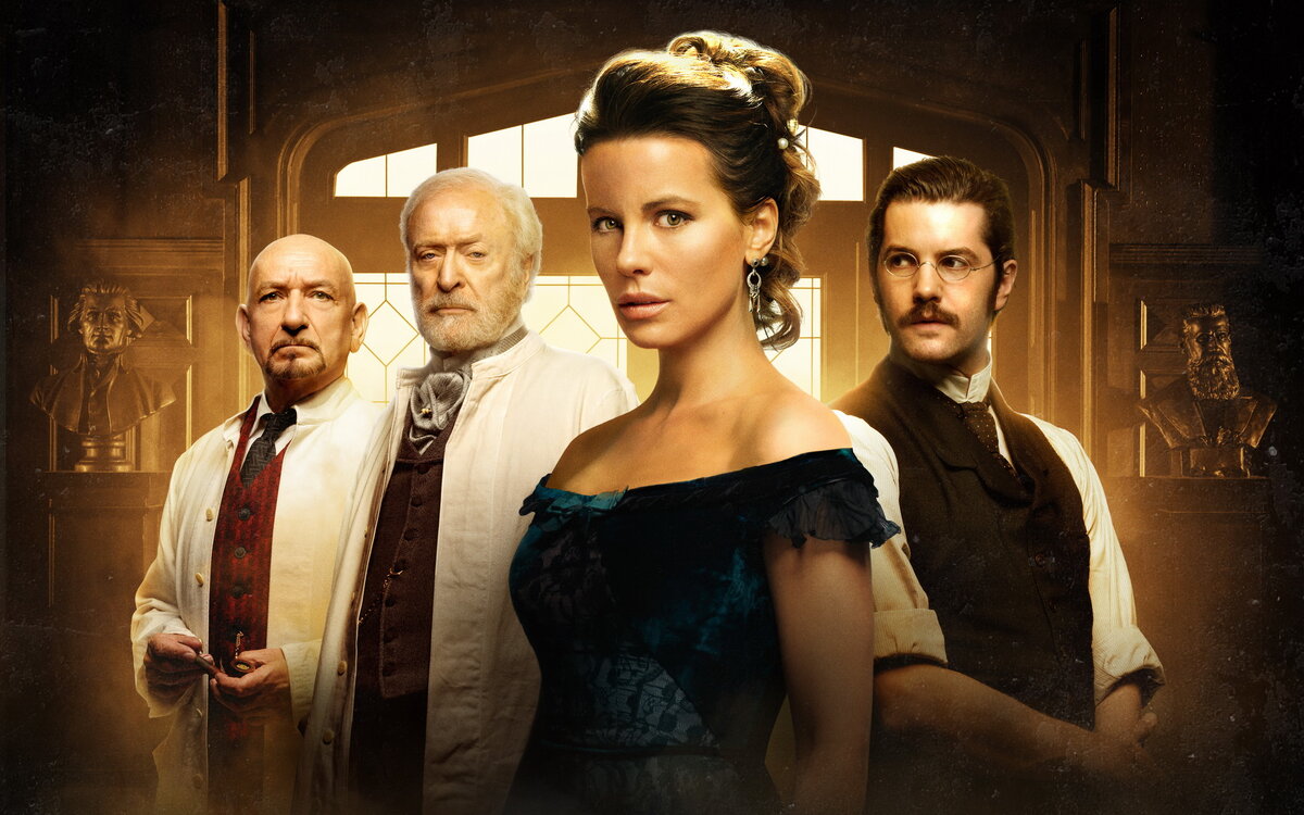 Действие начинается в 1899 году, с лекции в университете Оксфорда по курсу психиатрии, на которой студентам демонстрируют поведенческие особенности психически больных людей. Элиза Грэйвз, жена влиятельного английского баронета, больна хронической истерией. Девушка очень красива и утверждает, что абсолютно здорова, но эксперимент показывает обратное. 
Дальше действие переносят нас на полгода вперед, в туманные леса Альбиона, где молодой человек по имени Эдвард Ньюгейт приезжает в психиатрическую лечебницу «Стоунхёрст», где содержатся пациенты из богатых и влиятельных семей империи. Он представляется выпускником Оксфорда, возможно, одним из тех, кто был на той лекции. В психиатрической лечебнице его встречает некий Сайлас Лэмб, который представляется директором данного заведения. Лэмб предлагает Ньюгейту проследовать с ним на обход, где юноша встречает Элизу Грэйвз. Во время обхода Ньюгейт поражается методам лечения доктора Лэмба, которые совсем не похожи на традиционные методы лечения. Здесь больных не подвергают «пыткам» для излечения их болезни, напротив, позволяют жить спокойно и не пытаются их излечить. Лэмб и Ньюгейт проводят рождественский ужин за одним столом с пациентами, и молодого врача поражает егерь Микки Финн, который ведет себя более чем здорово.                                                                         ОБИТЕЛЬ ПРОКЛЯТЫХ. 