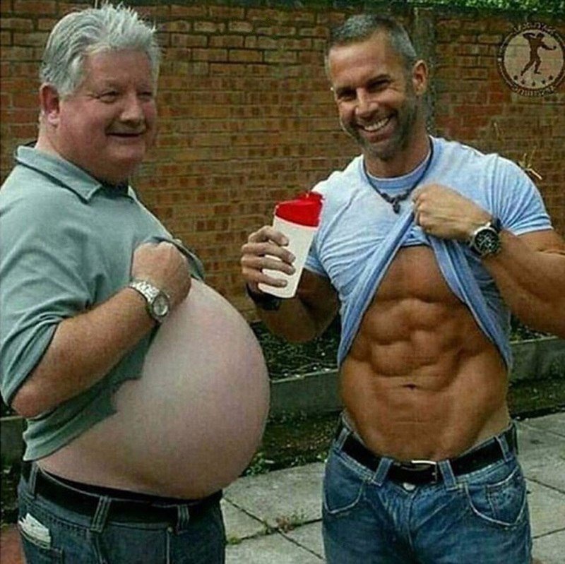 На фото мужчины одного возраста