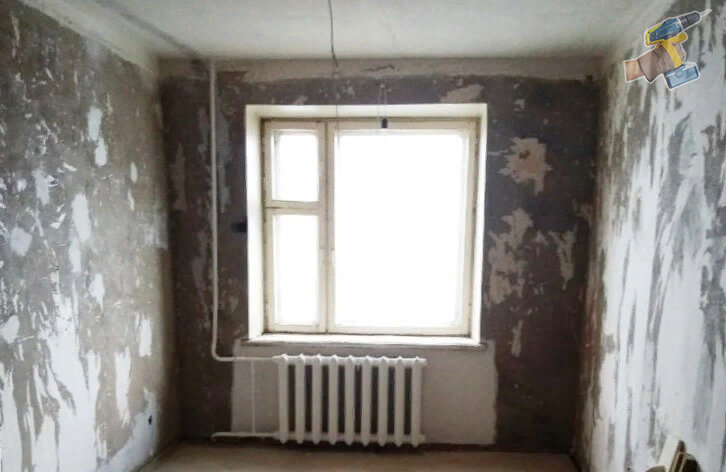 Комната до ремонта.