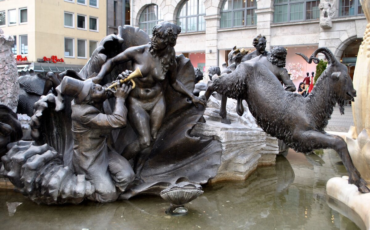 Период влюбленности и ухаживаний. Козел здесь как символ жизни, плодородия