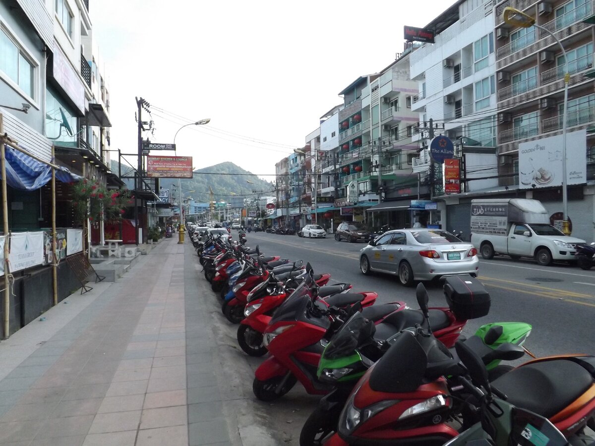 Улица, где находится отель.