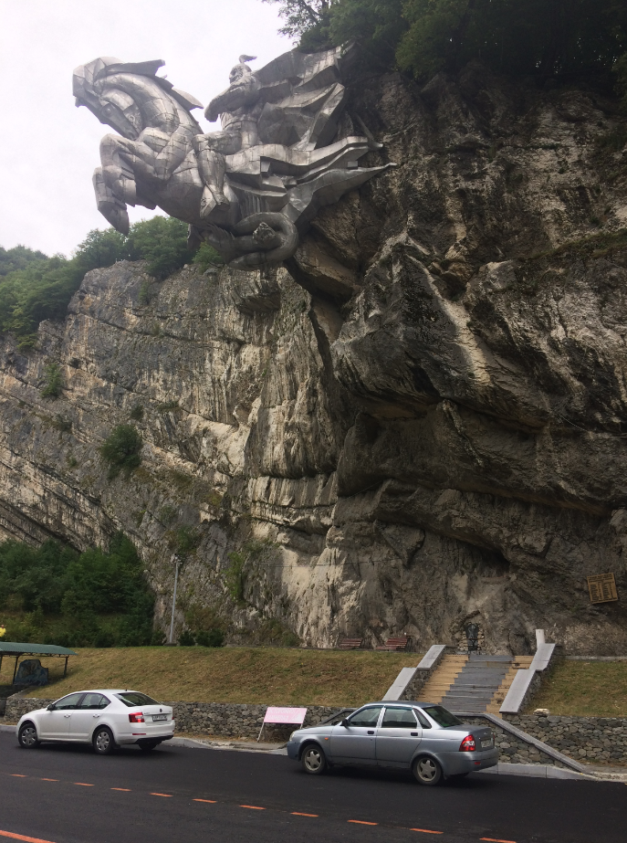 Памятник Святому Георгию. Фото для понимания масштаба) сентябрь 2020