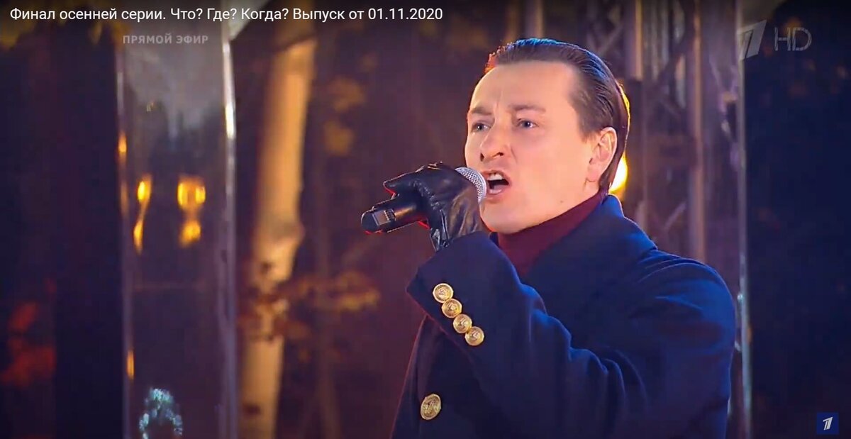 Сергей Безруков заполняет музыкальную паузу. Источник: www.youtube.com