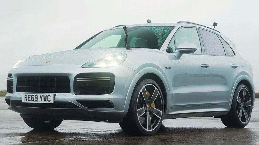 Porsche Cayenne Turbo S E-Hybrid. Скриншот с YouTube-канала carwow