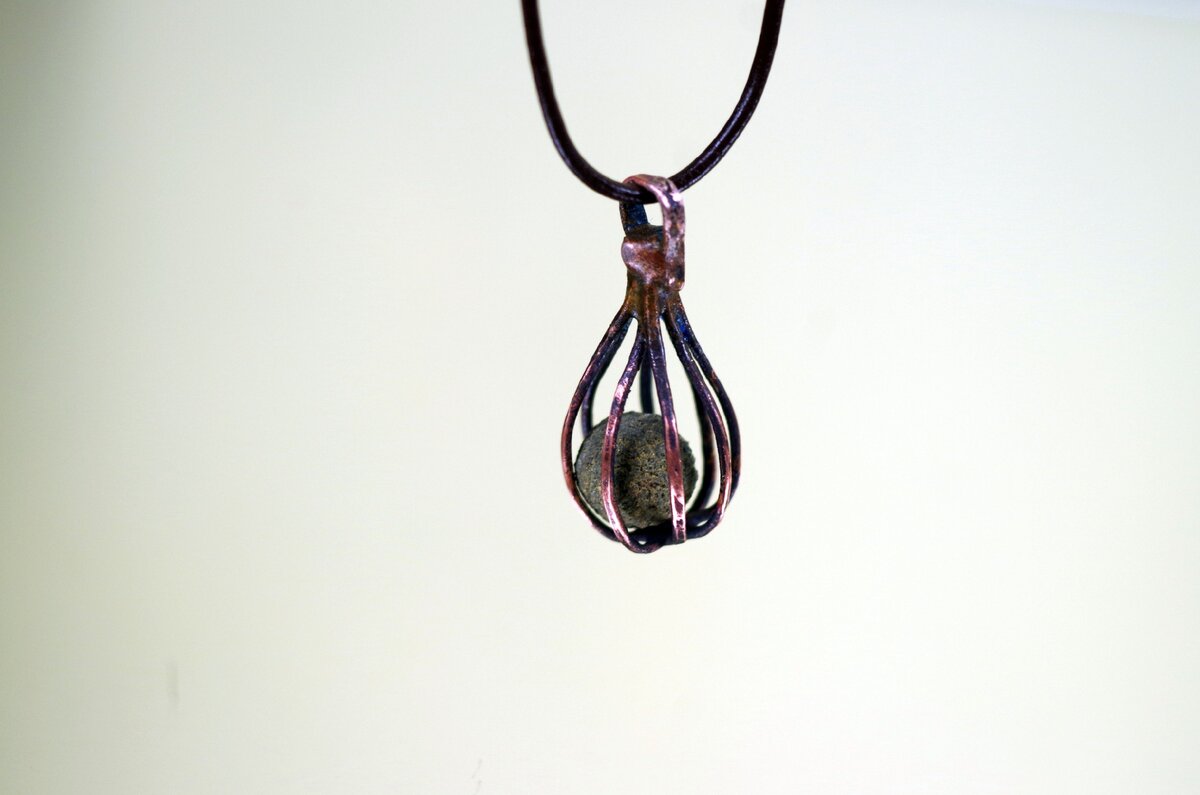 Символ "Сутры Сердца" -  выйти не выходя...    Восьмеричный путь, дом Солнца или Колеса Дхармы. Дхарма для  меня многомерна и сходится в точке сингулярности, она же символ начала всех начал, клетка для сознания и души...  