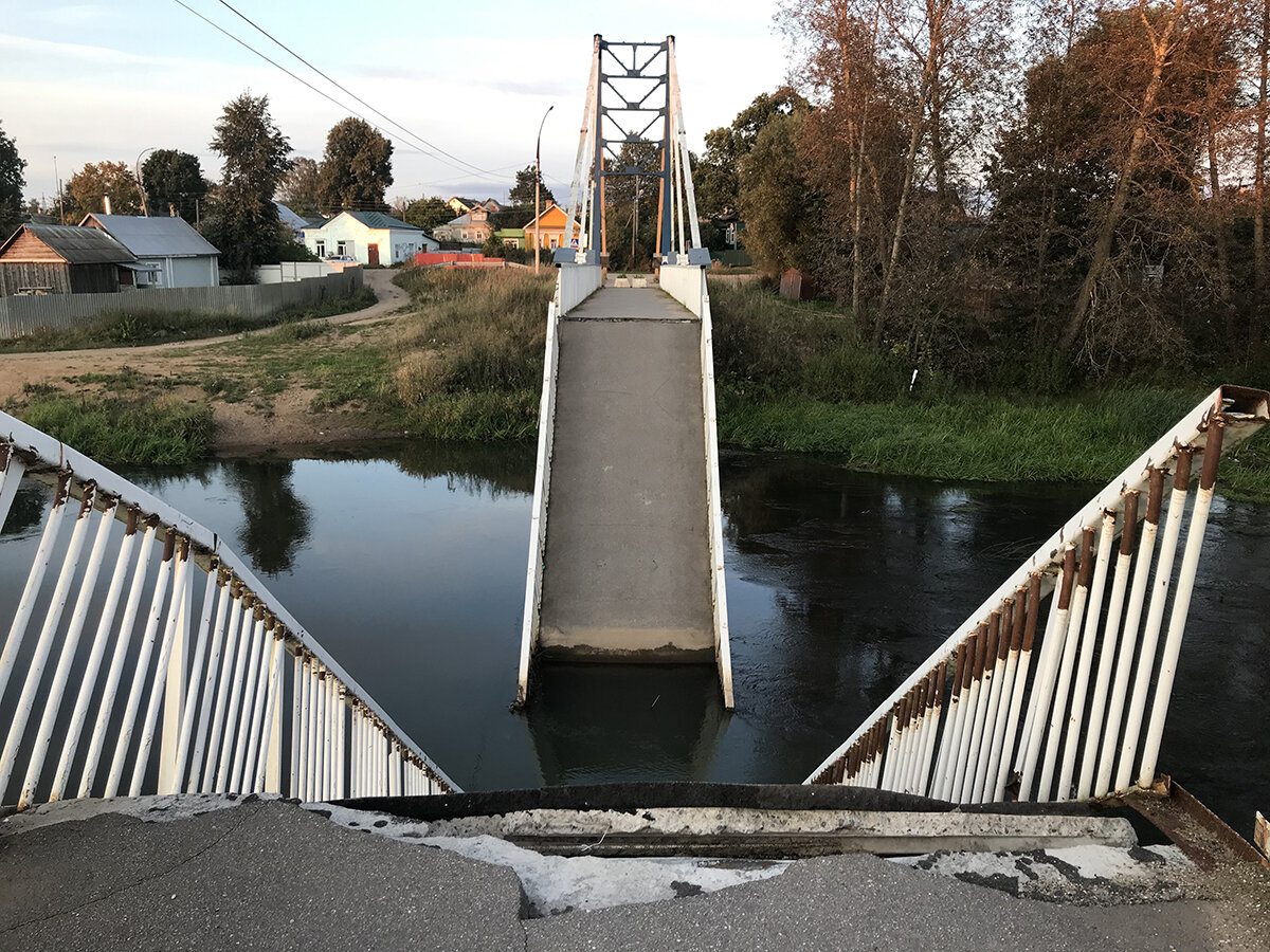 Мост через амур в китай благовещенск. Верезано бридж мост. Худайбердинский мост. Енисей красноярск октябрьский мост. Подвывает мост.