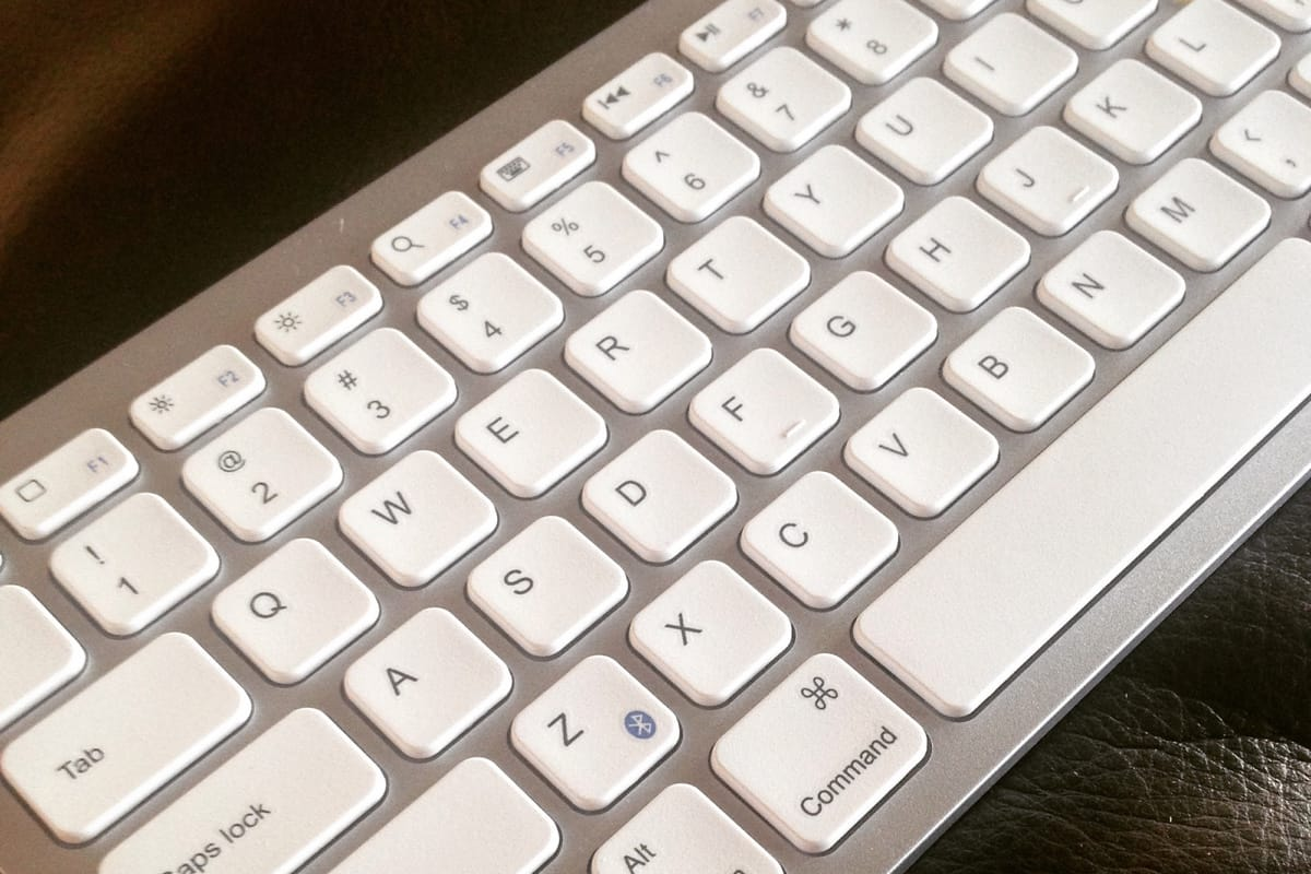 Клавиши мака. Apple Magic Keyboard 2015. Mac и Apple Magic Keyboard. Клавиатура макинтош. Клавиатура Mac os.