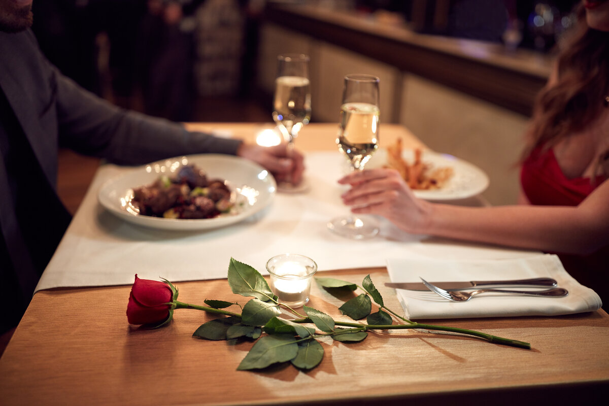 Романтический ужин в дорогом ресторане