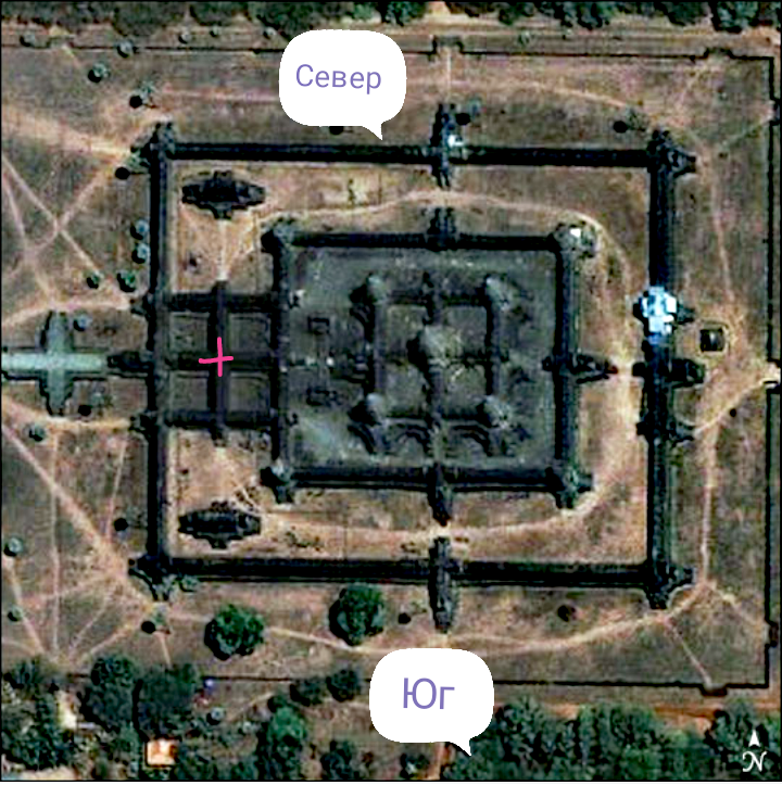 Ангкор Ват (вид сверху) и красным крестиком то самое место, где это показывают