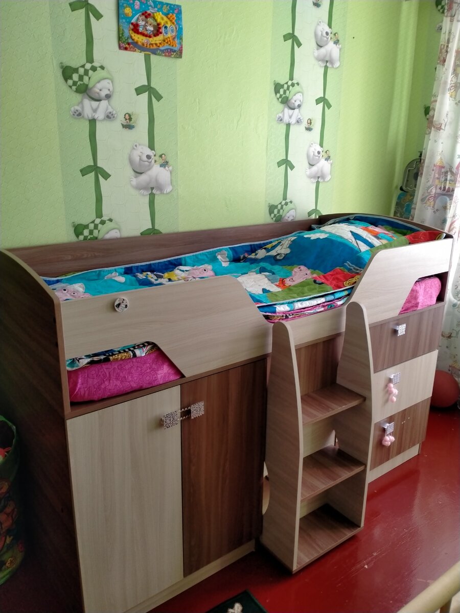 Дочке сделала декор в виде заколок