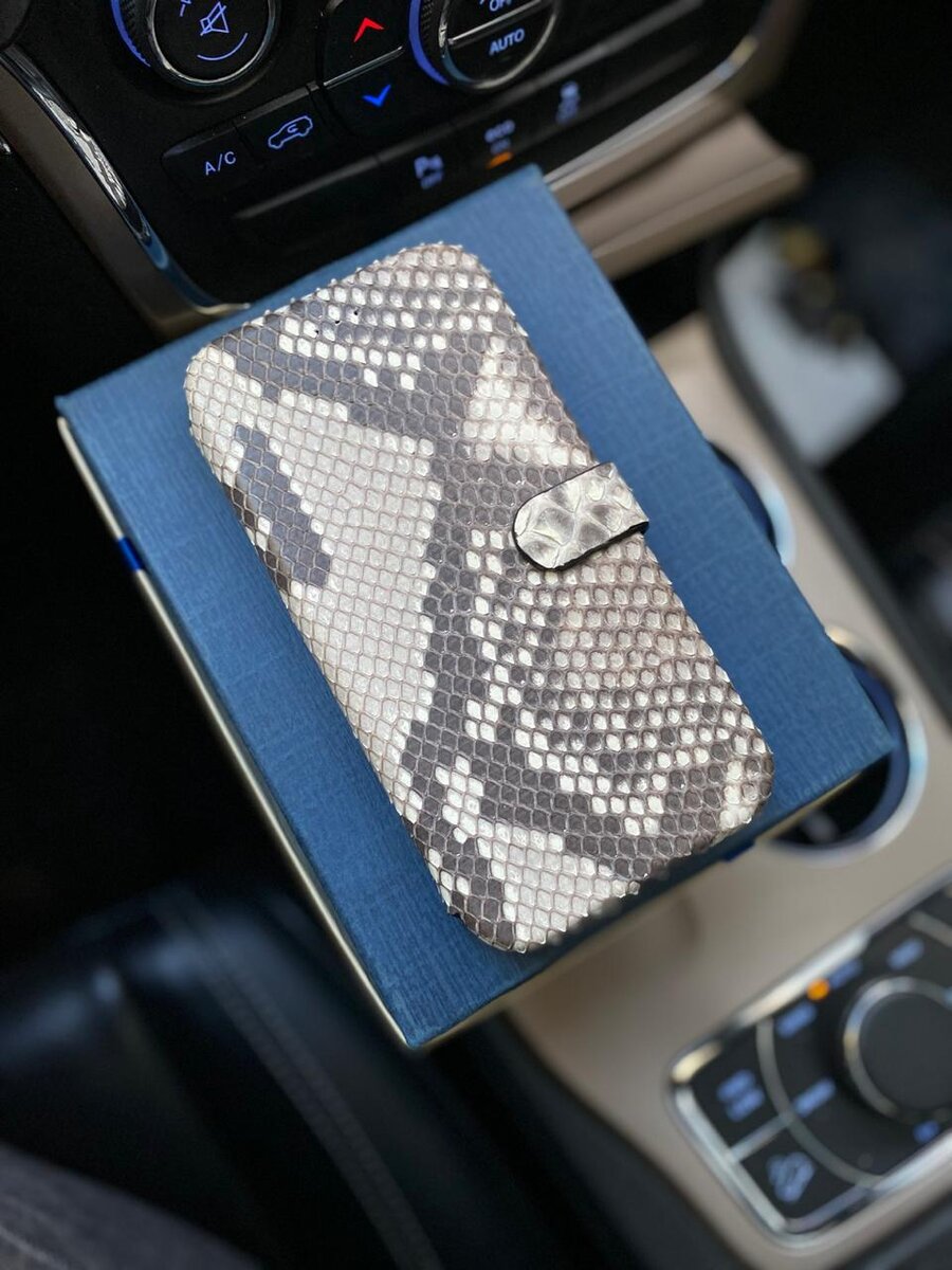 Чехол книжка из белой кожи питона Mobcase 1357 для iPhone 12 Pro Max