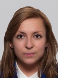 В свою очередь, представитель РЖД Маргарита Соцкая  добавила, что для развития транспортной системы необходимо сосредоточиться на программах обмена, а не на унификации самого образовательного процесса. «Есть своя специфика, которая не позволяет думать об унификации, но есть важная составляющая обмена опытом», — подчеркнула спикер. Маргарита также назвала 3, по ее мнению, самых перспективных профессии в сфере транспорта, которые будут самыми востребованными в ближайшие 10 лет: «Сложно выделить самые перспективные профессии, так как работу транспорта обеспечивает большая команда профессионалов в самых разных сферах и все они важны. Но, если говорить, о тех профессиях, которые неизбежно станут органичной частью транспортного ландшафта уже в ближайшее время — это архитектор интеллектуальных систем управления, который занимается разработкой программного обеспечения для беспилотного транспорта, контролирует автоматизированные системы управления транспортным потоком. Вторая профессия — проектировщик интермодальных транспортных узлов. Он разрабатывает системы пересадки с одного вида транспорта на другой, рассчитывает износостойкость и пропускную способность грузов и пассажиров. И третья — оператор кросс-логистики, который выбирает оптимальный способ доставки грузов и пассажиров разными видами транспорта, контролирует движение потоков и проходимость транспортных узлов».