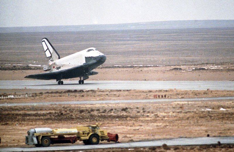 Посадка "Бурана" в автоматическом режиме после первого и к сожалению последнего полета.