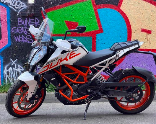 KTM Duke 390. Мотоцикл просто ввинчивается в повороты! Городской байк на каждый день.