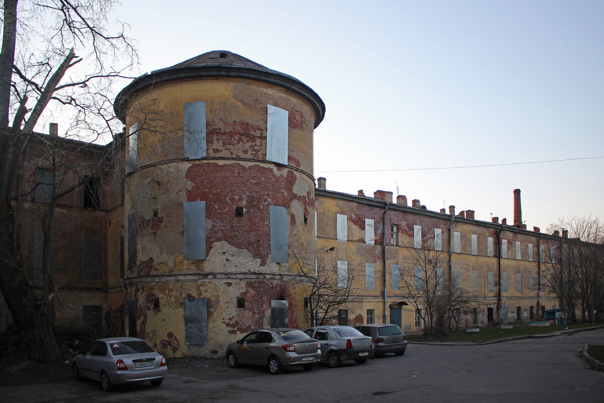 Казармы Первого учебного морского экипажа в Кронштадте