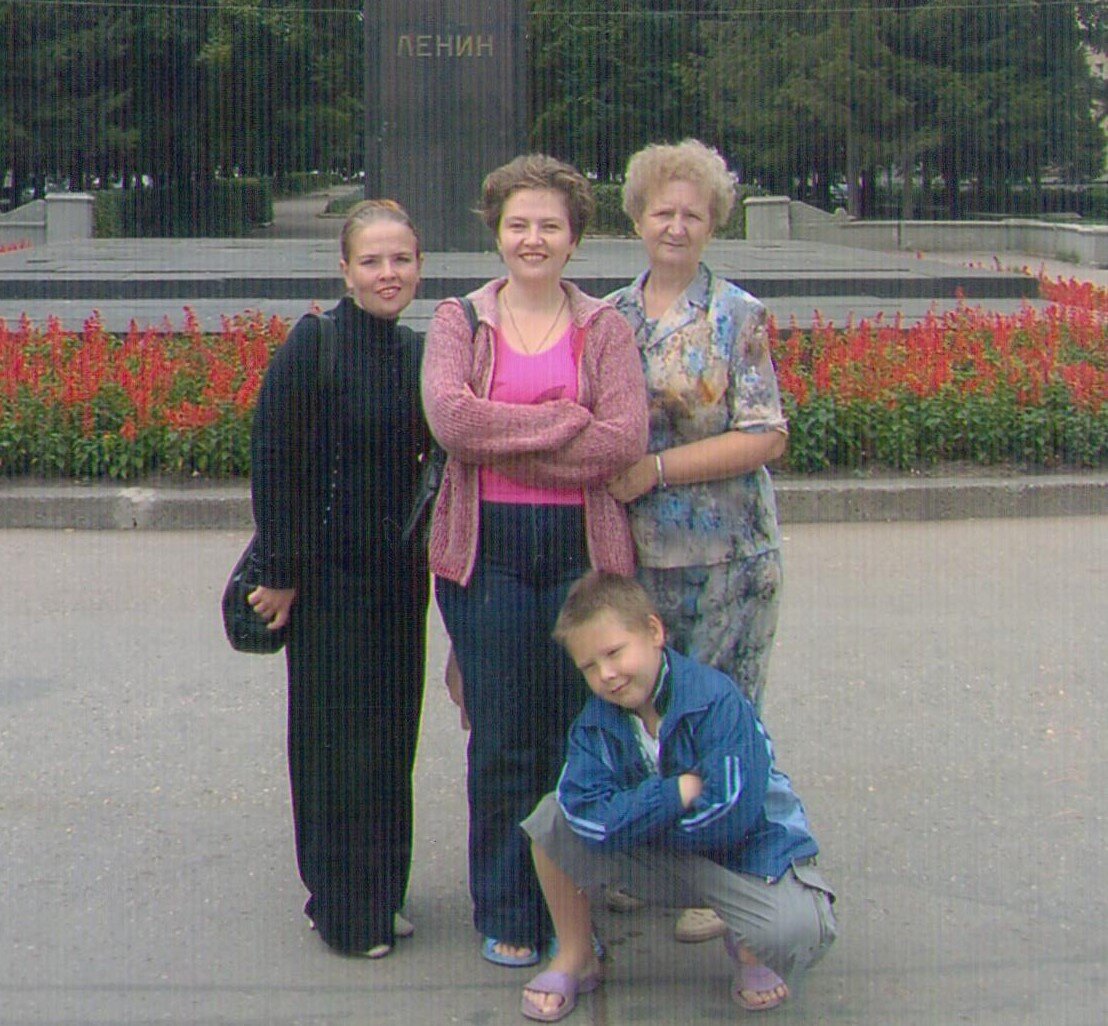 Мы с мамой, сестрой и племянником в г. Октябрьский. Урал. 2005г.