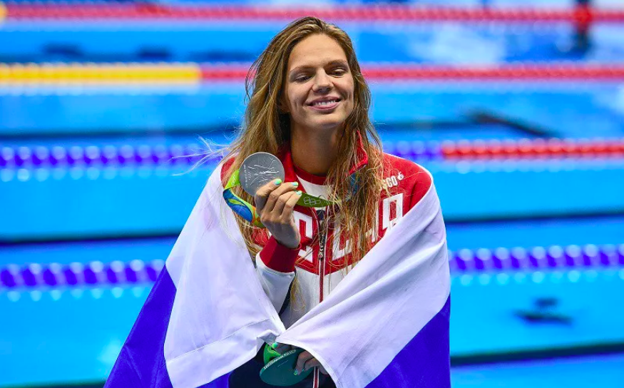 Звезды спорта россии. Пловчиха Юлия Ефимова. Юлия Ефимова олимпиада. Юлия Ефимова плавание спортсмены России. Юлия Ефимова с медалями.