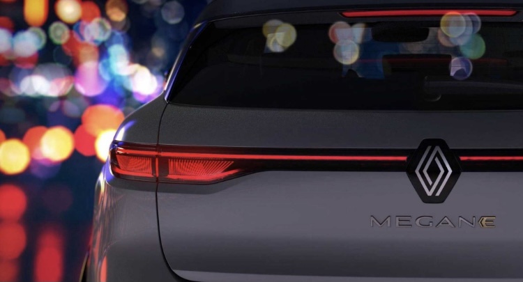 Задняя оптика выглядит очень даже неплохо.