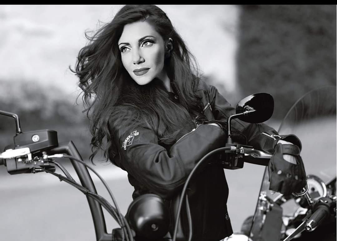 Ирина Елисеева. Фотоэтюд на молтоцикле