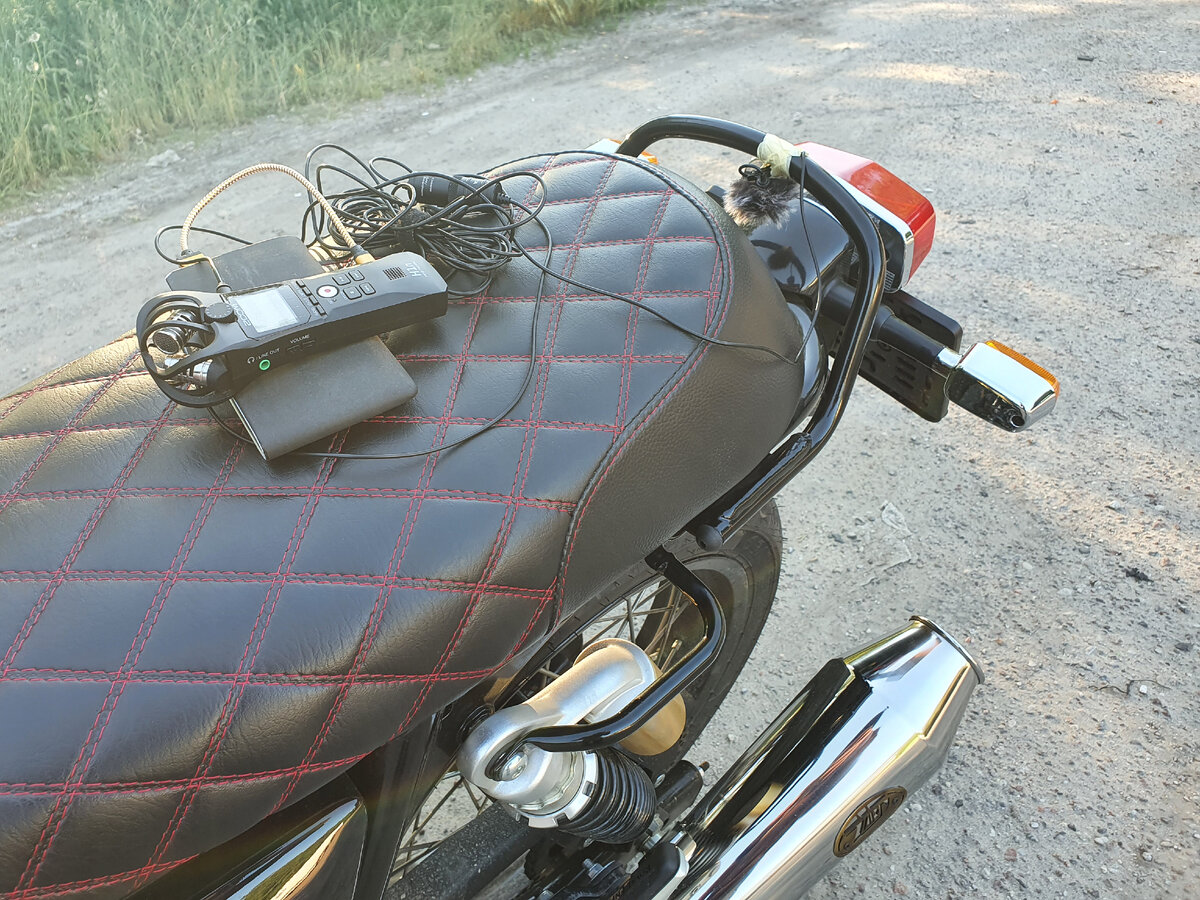 Сначала попробовал просто на вот этой дуге сзади, направив вниз и назад.