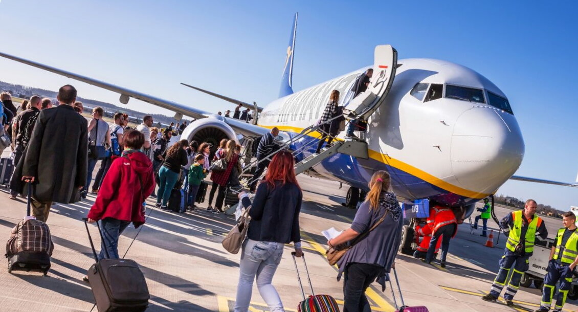 Конечно, невозможно экономить на всём - это повлияет на качество отпуска. Однако, расходы на авиа и железнодорожные билеты составляют иногда львиную долю трат