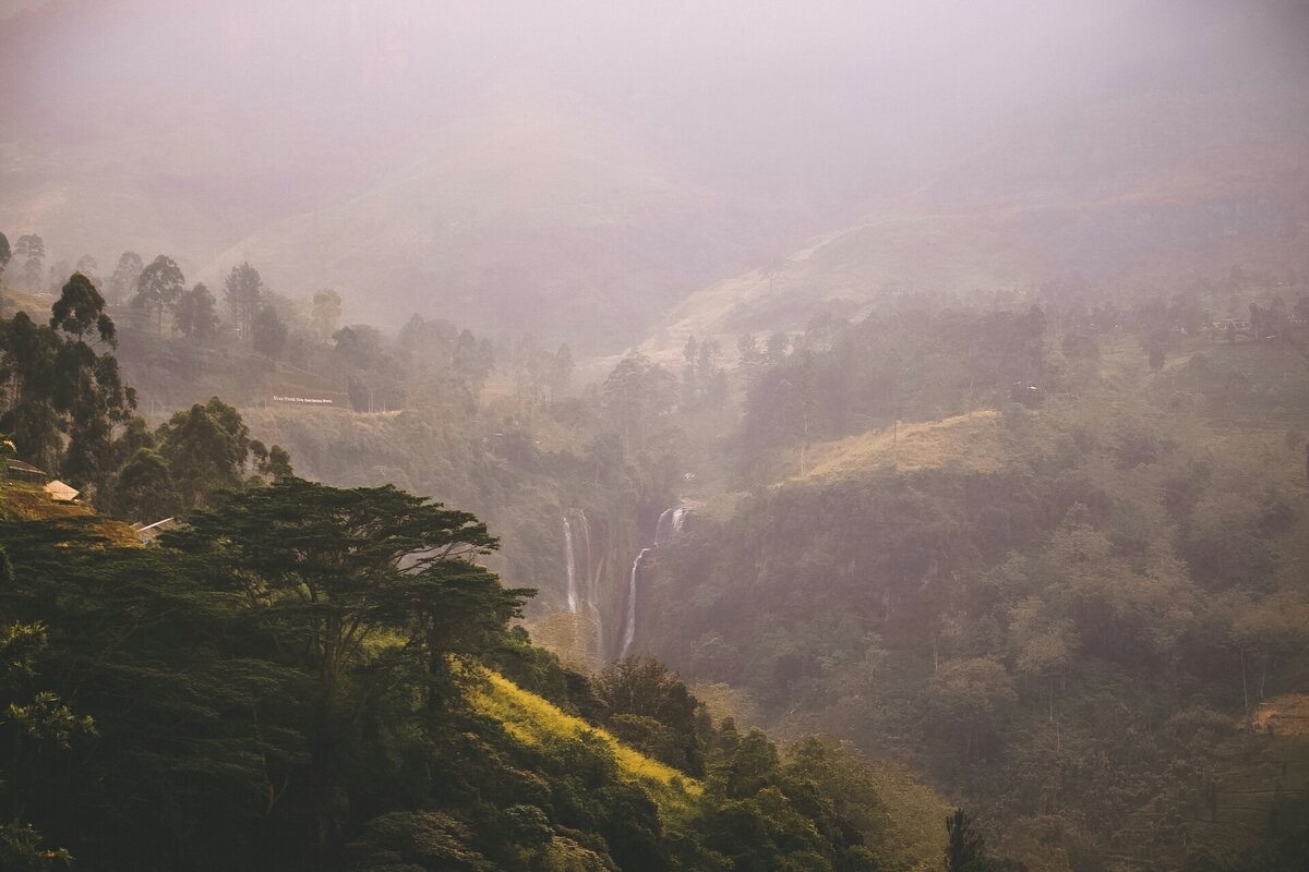 Водопад в центре острова 