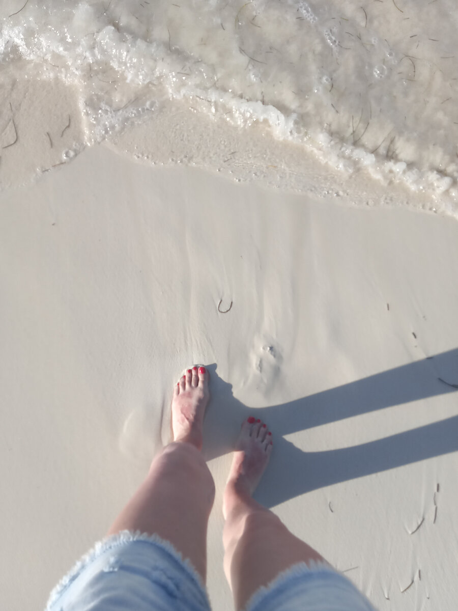 Белоснежный мелкий песок