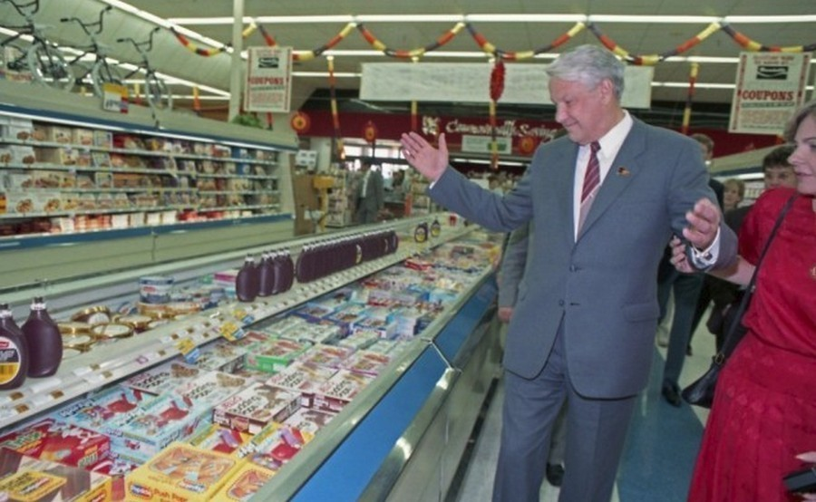 1989 год. Борис Ельцин в супермаркете в США 