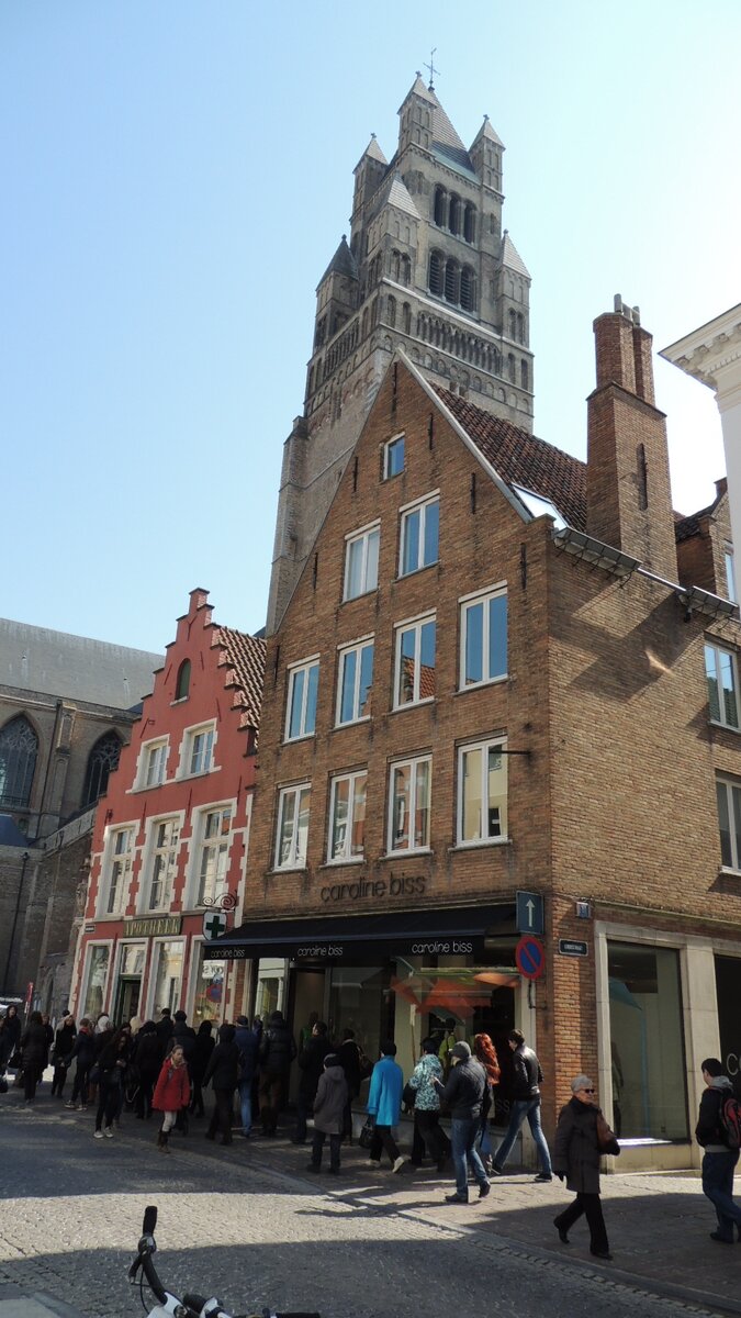 Сейчас в тех краях, конечно, туристов гораздо меньше - времена не те...