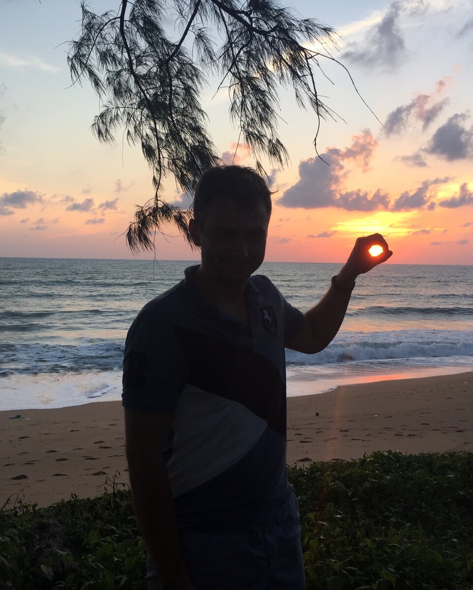 Одна из моих любимых фоток - закат на пляже Май Кхао на Пхукете