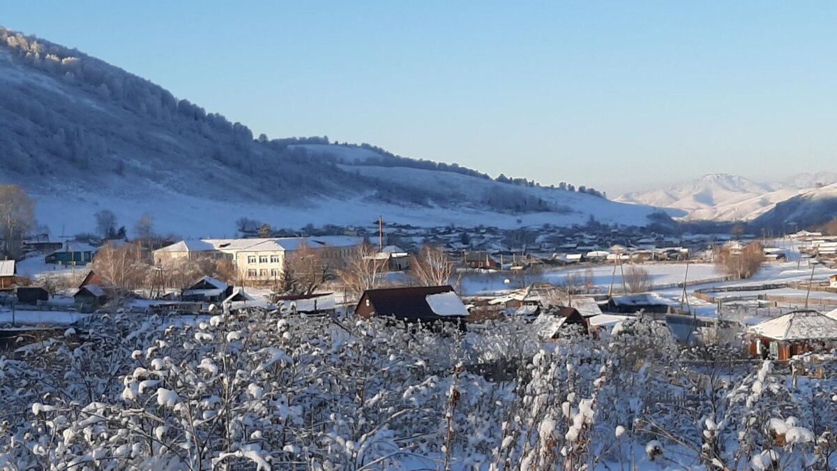 Это фото тоже из архива группы. Тулата зимой. Вдалеке Усть-Тулатинские горы... Родительский дом...Очень красивые места... В свете событий в мире, эти места окажутся очень востребованными многими желающими...