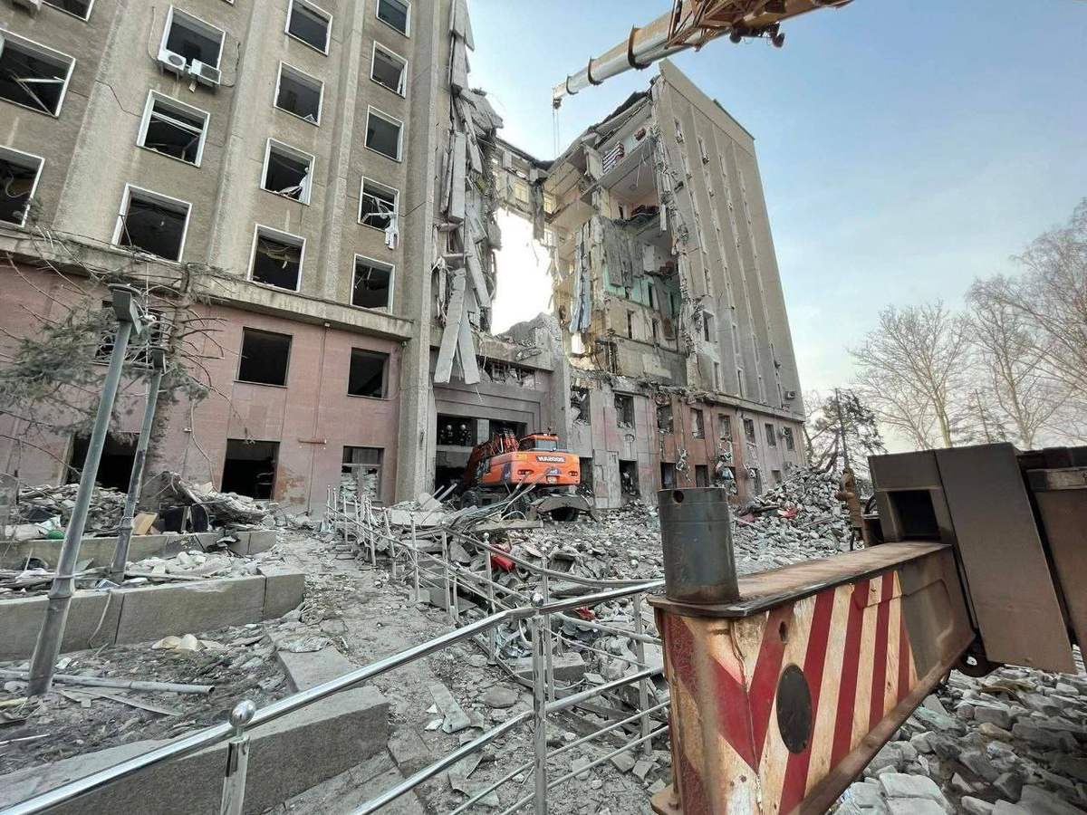 Разбор завалов областной администрации в Николаеве