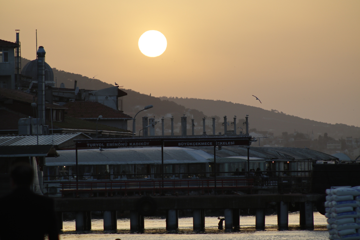 Возможны ли ещё путешествия за границу в эпоху тотальных санкций? Съездили в весеннюю Турцию