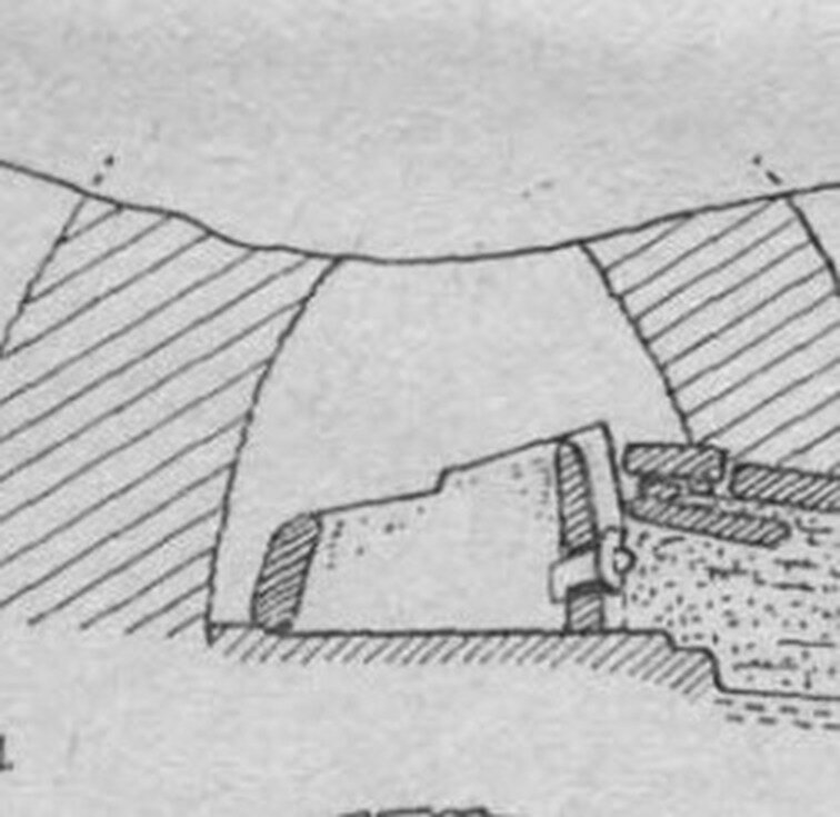 Пробка в подкурганном дольмене.