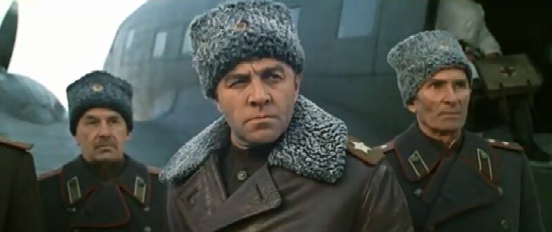 Кадр из эпопеи "Освобождение". Великий фильм Юрия  Озерова. Источник фото: https://www.kino-teatr.ru/kino/movie/sov/4797/foto/i8/532579/