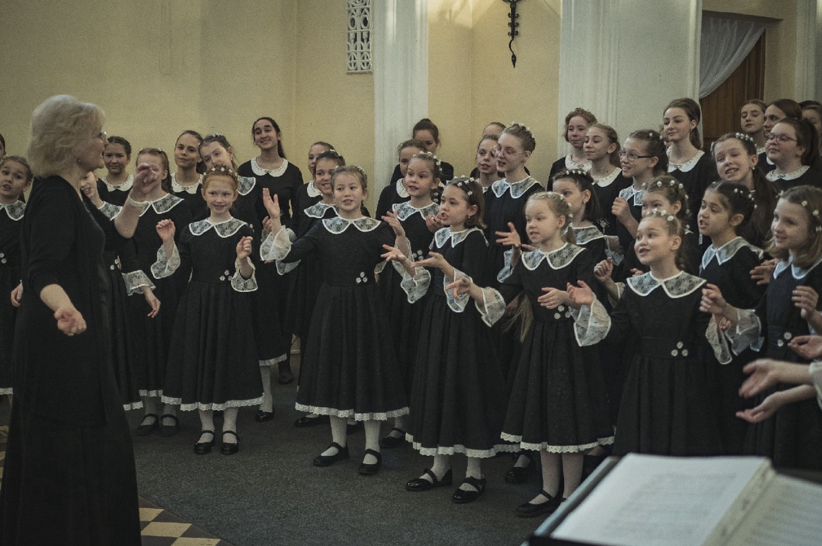 Лариса Гайда и её воспитанницы. Листайте дальше. 