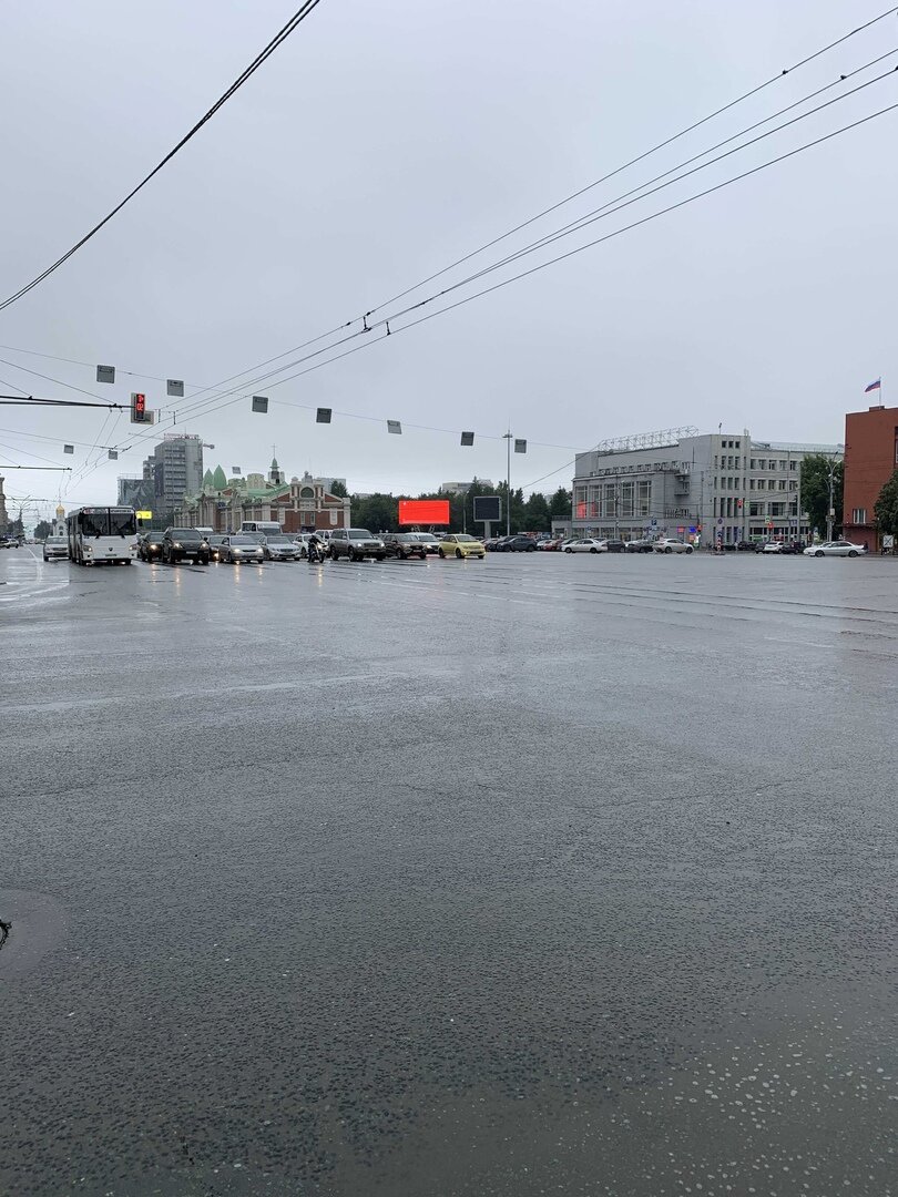Сразу видно, Новосибирск - город автомобилистов! Красный проспект.