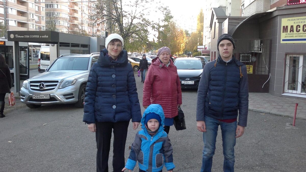 Всем когда то нужно в школу.)