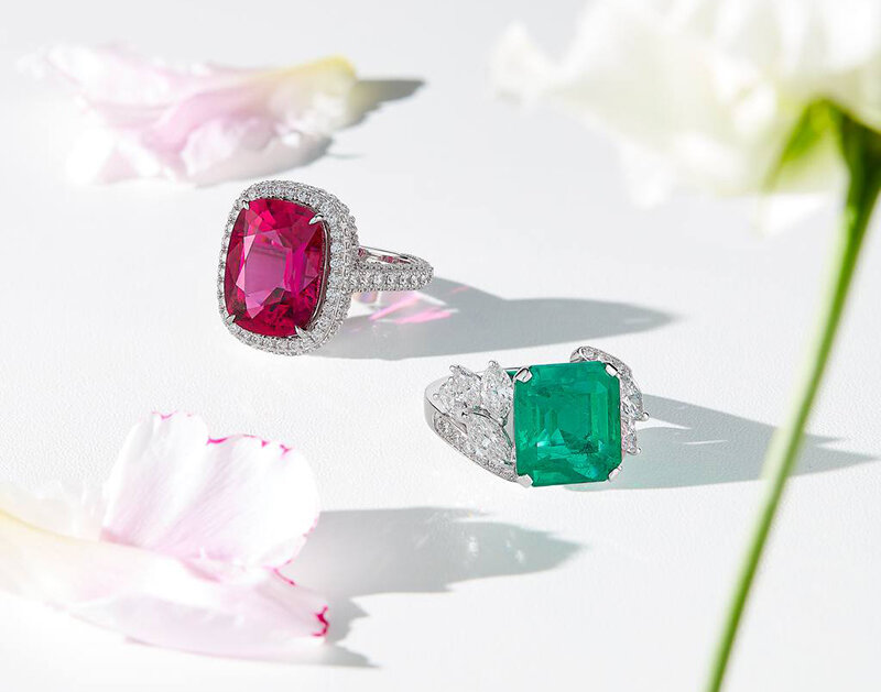 Кольцо из белого золота с бриллиантами и рубеллитоми кольцо из белого золота с бриллиантами и изумрудом, все Mercury Color